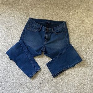 Excellent condition ankle jeans with zipper detail